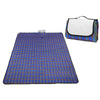 Nappe pique nique quadrillée bleue dépliée